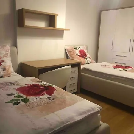 Downtown In The Heart Of The New Center, 4 Persons, Parking Apartmán *