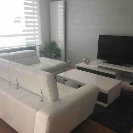 Apartament Downtown In The Heart Of The New Center, 4 Persons, Parking Bratysława