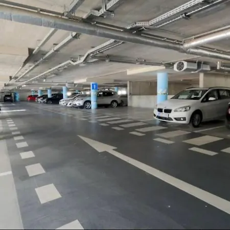 Downtown In The Heart Of The New Center, 4 Persons, Parking דירה ברטיסלאבה