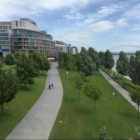 Downtown In The Heart Of The New Center, 4 Persons, Parking