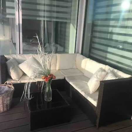 Downtown In The Heart Of The New Center, 4 Persons, Parking Apartment *