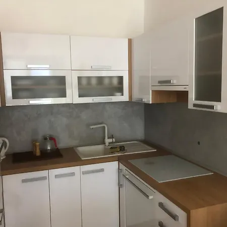 Downtown In The Heart Of The New Center, 4 Persons, Parking ברטיסלאבה