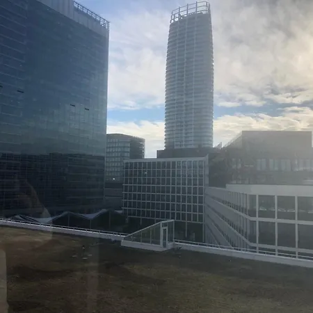 Downtown In The Heart Of The New Center, 4 Persons, Parking Διαμέρισμα *
