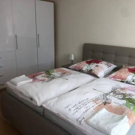 Apartmán Downtown In The Heart Of The New Center, 4 Persons, Parking