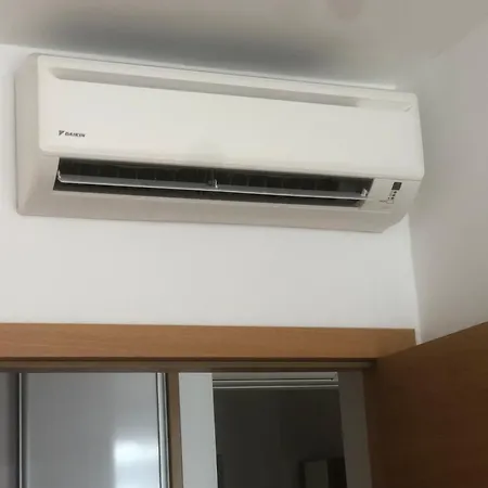 Downtown In The Heart Of The New Center, 4 Persons, Parking * Pressburg