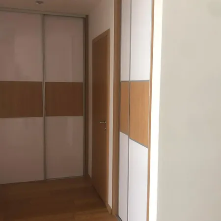 Downtown In The Heart Of The New Center, 4 Persons, Parking