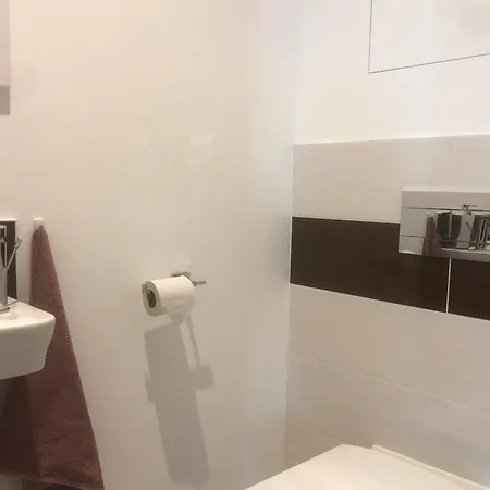 Downtown In The Heart Of The New Center, 4 Persons, Parking דירה *