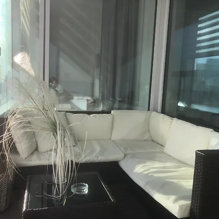 Downtown In The Heart Of The New Center, 4 Persons, Parking *