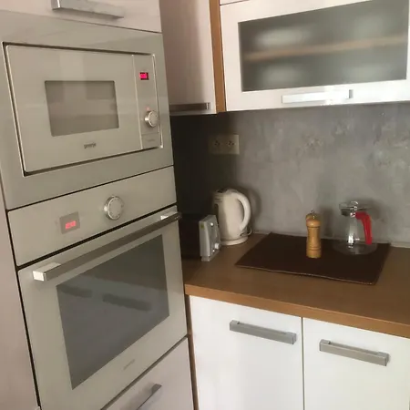 Downtown In The Heart Of The New Center, 4 Persons, Parking ברטיסלאבה