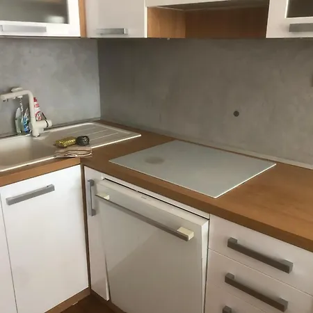 Downtown In The Heart Of The New Center, 4 Persons, Parking Pressburg