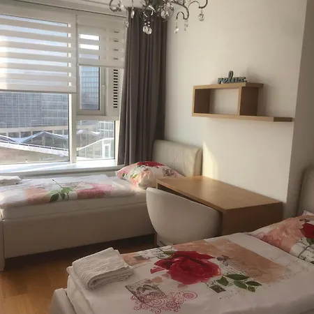 Downtown In The Heart Of The New Center, 4 Persons, Parking * ברטיסלאבה