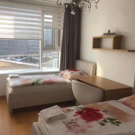 Downtown In The Heart Of The New Center, 4 Persons, Parking דירה *