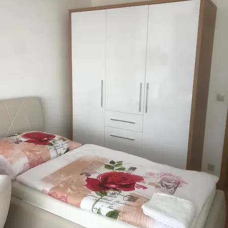 Apartment Downtown In The Heart Of The New Center, 4 Persons, Parking *