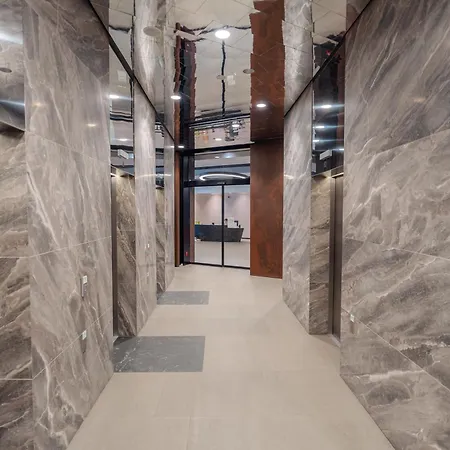 Downtown In The Heart Of The New Center, 4 Persons, Parking Apartment