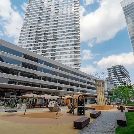 Διαμέρισμα Downtown In The Heart Of The New Center, 4 Persons, Parking *