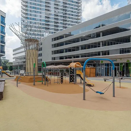Downtown In The Heart Of The New Center, 4 Persons, Parking *