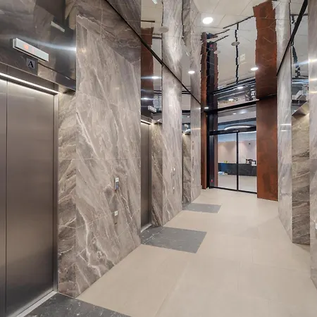 Διαμέρισμα Downtown In The Heart Of The New Center, 4 Persons, Parking Μπρατισλάβα