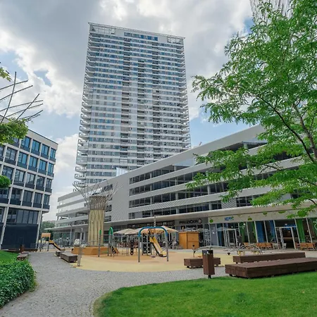 Downtown In The Heart Of The New Center, 4 Persons, Parking * Μπρατισλάβα