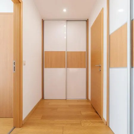 דירה Downtown In The Heart Of The New Center, 4 Persons, Parking *