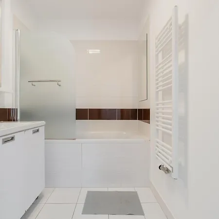 Downtown In The Heart Of The New Center, 4 Persons, Parking *