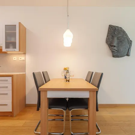 Downtown In The Heart Of The New Center, 4 Persons, Parking * Μπρατισλάβα