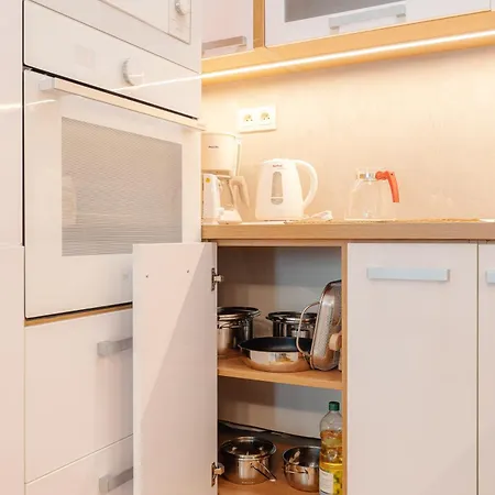 Downtown In The Heart Of The New Center, 4 Persons, Parking