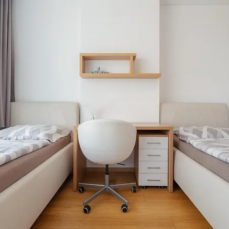 Apartmán Downtown In The Heart Of The New Center, 4 Persons, Parking Bratislava