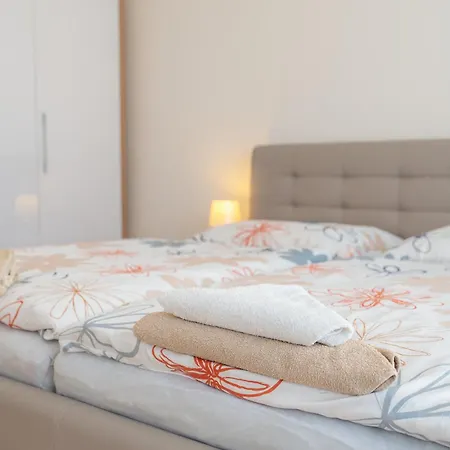 דירה Downtown In The Heart Of The New Center, 4 Persons, Parking *