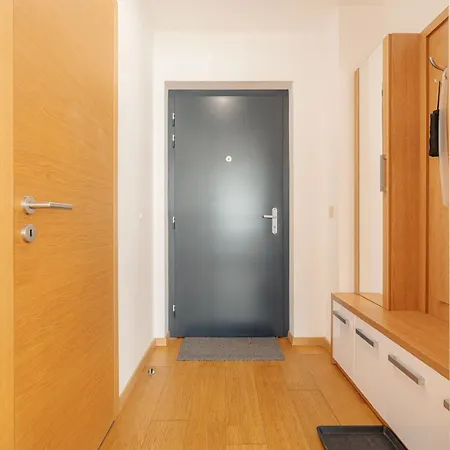 Downtown In The Heart Of The New Center, 4 Persons, Parking דירה ברטיסלאבה