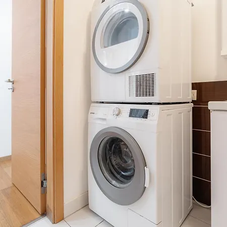 Apartament Downtown In The Heart Of The New Center, 4 Persons, Parking Bratysława