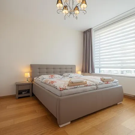 דירה Downtown In The Heart Of The New Center, 4 Persons, Parking *