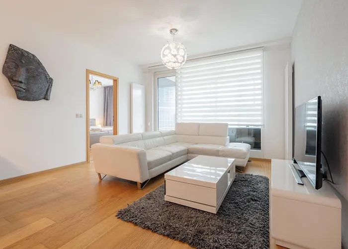 아파트 Downtown In The Heart Of The New Center, 4 Persons, Parking