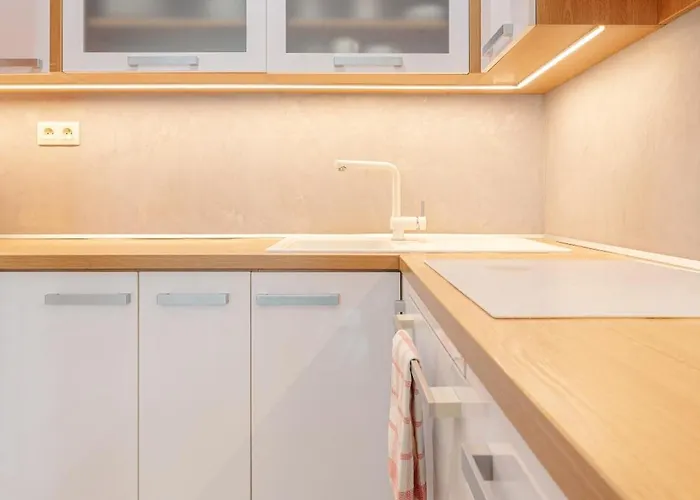 Downtown In The Heart Of The New Center, 4 Persons, Parking 브라티슬라바