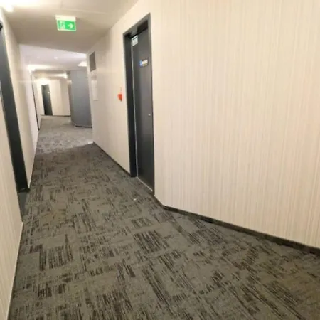 Downtown In The Heart Of The New Center, 4 Persons, Parking * Pozsony