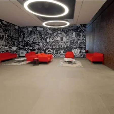 Downtown In The Heart Of The New Center, 4 Persons, Parking Apartman Pozsony