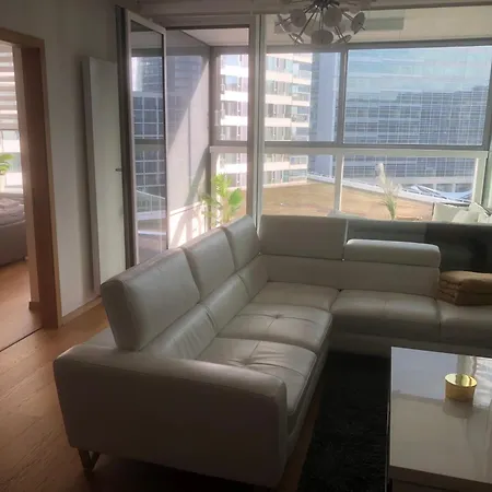 Downtown In The Heart Of The New Center, 4 Persons, Parking Apartman Pozsony