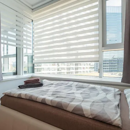Downtown In The Heart Of The New Center, 4 Persons, Parking Apartman