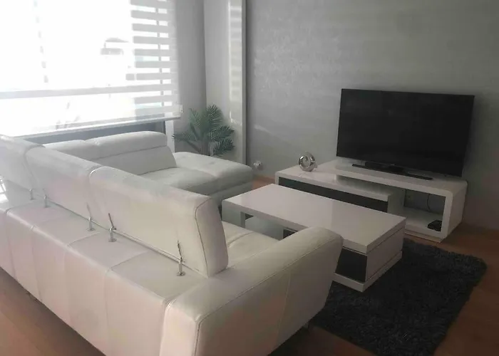 Apartmán Downtown In The Heart Of The New Center, 4 Persons, Parking Bratislava