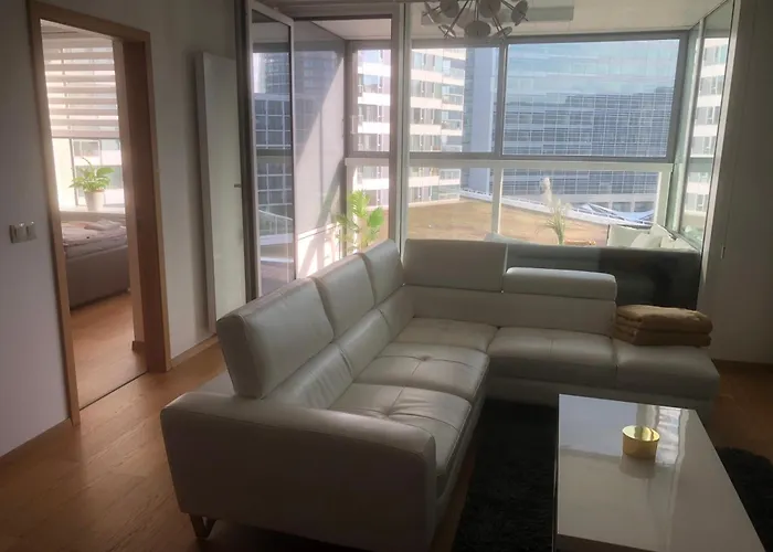 Downtown In The Heart Of The New Center, 4 Persons, Parking Apartmán Bratislava