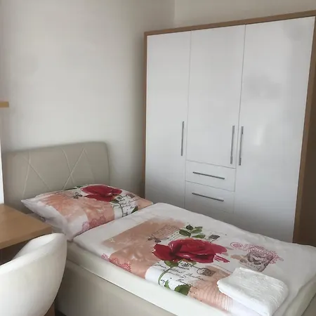 Downtown In The Heart Of The New Center, 4 Persons, Parking *