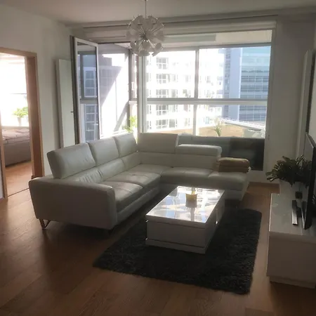 Downtown In The Heart Of The New Center, 4 Persons, Parking